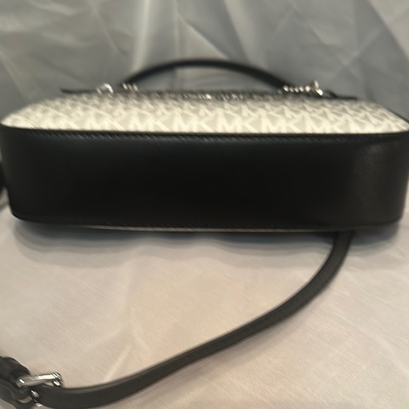 Michael Kors Black and Gray Crossbody Bag with Signature Style - Picture 7 of 8